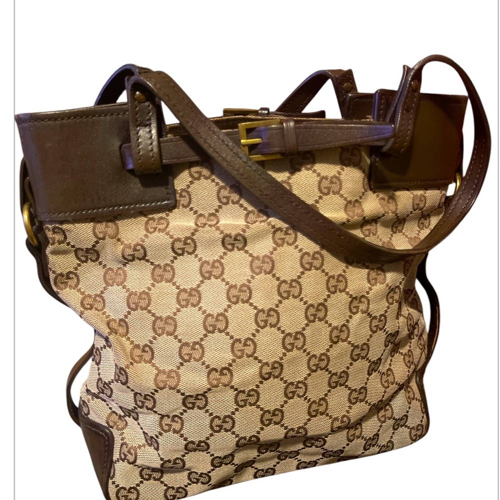 GUCCI GG Canvas Shoulder Bag